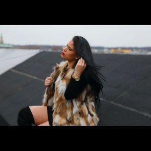 Meet your Posher, Elizabeth